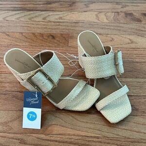 Universal Thread Women's Cream Woven Sandals